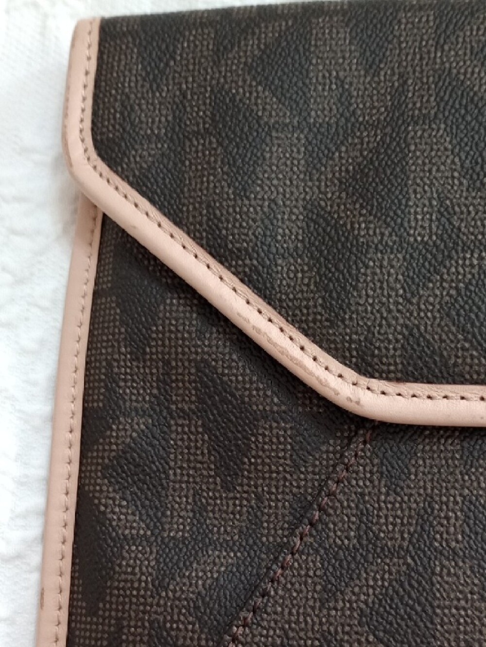 MICHAEL KORS Monogram Envelope Clutch with Tan Leather Trim - Picture 3 of 10